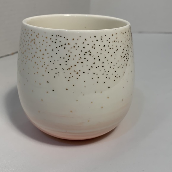 David’s Tea Mug / Cup. White, touch of Pink with Gold handle and specks. - Picture 2 of 6